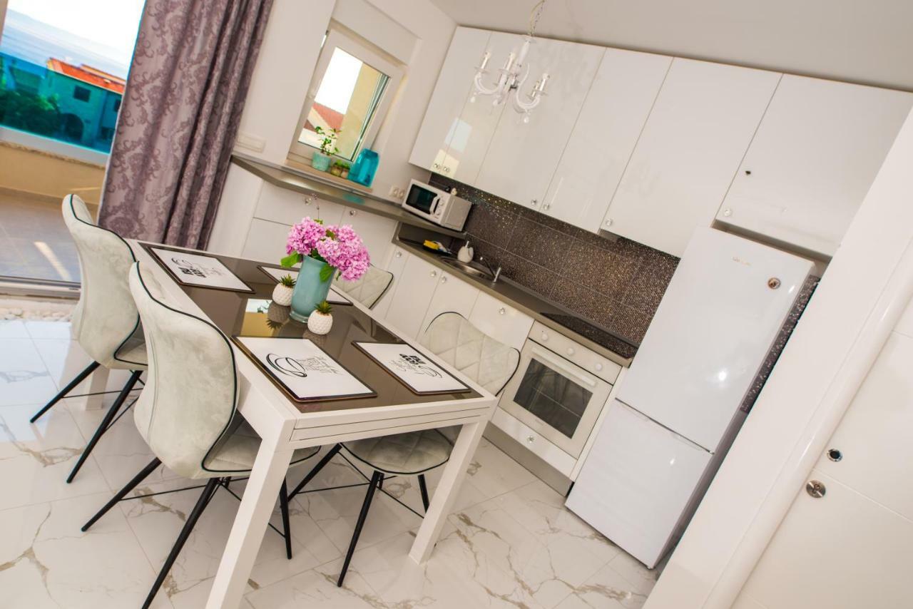 Apartment Mikulić Makarska Bagian luar foto